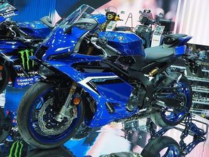 Yamaha R9